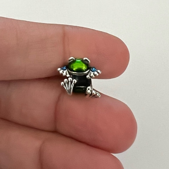 Green Frog Charm - Picture 1 of 5